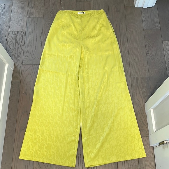 Bright green/yellow wide legged satin pants - Picture 1 of 3